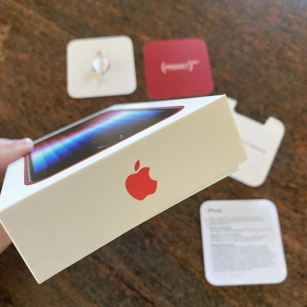 EMPTY BOX ONLY Apple iPhone SE (3rd Generation) Red,‎ 64GB, A2595 Gift Box
